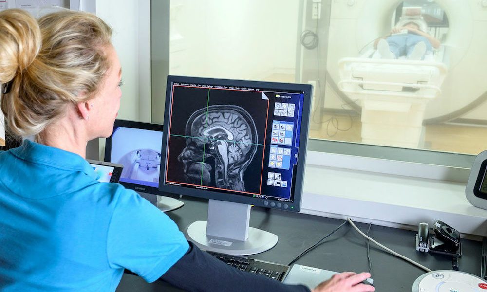 Study uncovers early warning signs for Alzheimer’s