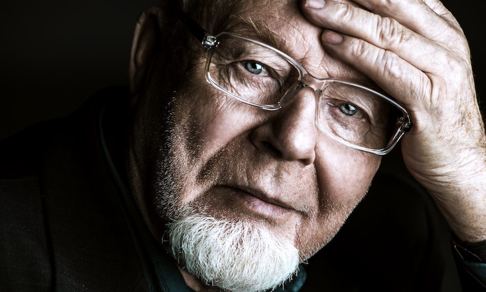 Sight problems may increase dementia risk in elderly, study finds